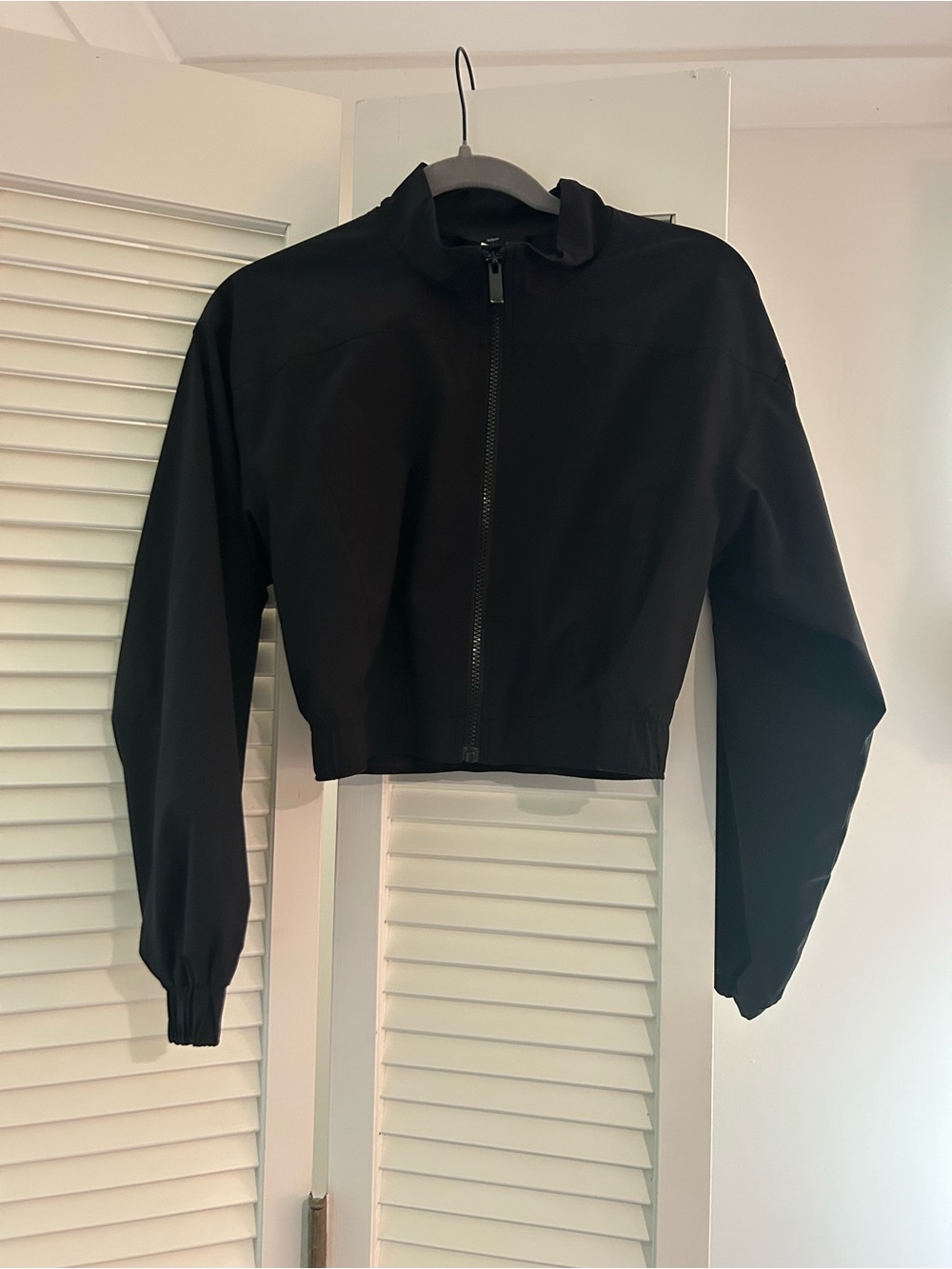 Alo Yoga Clubhouse Jacket Black XS Cropped Full Zip Lightweight Athletic - Picture 2 of 6